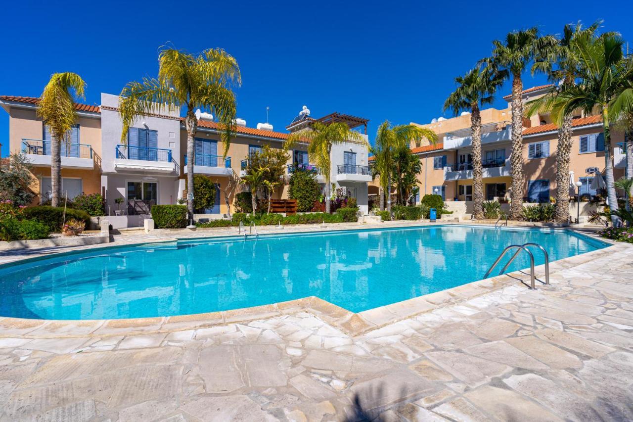 Summer Breeze Holiday Apartment With Pool Paphos Extérieur photo