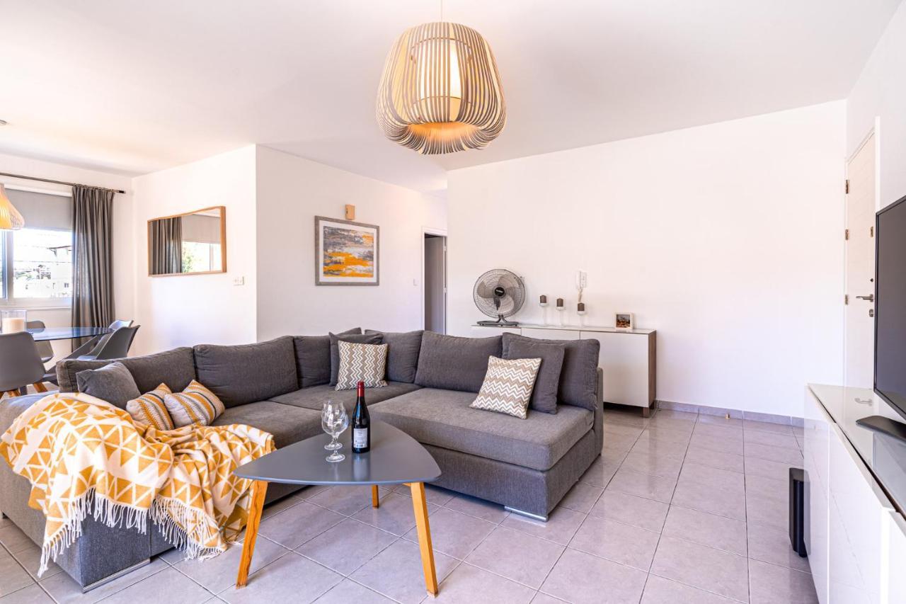 Summer Breeze Holiday Apartment With Pool Paphos Extérieur photo