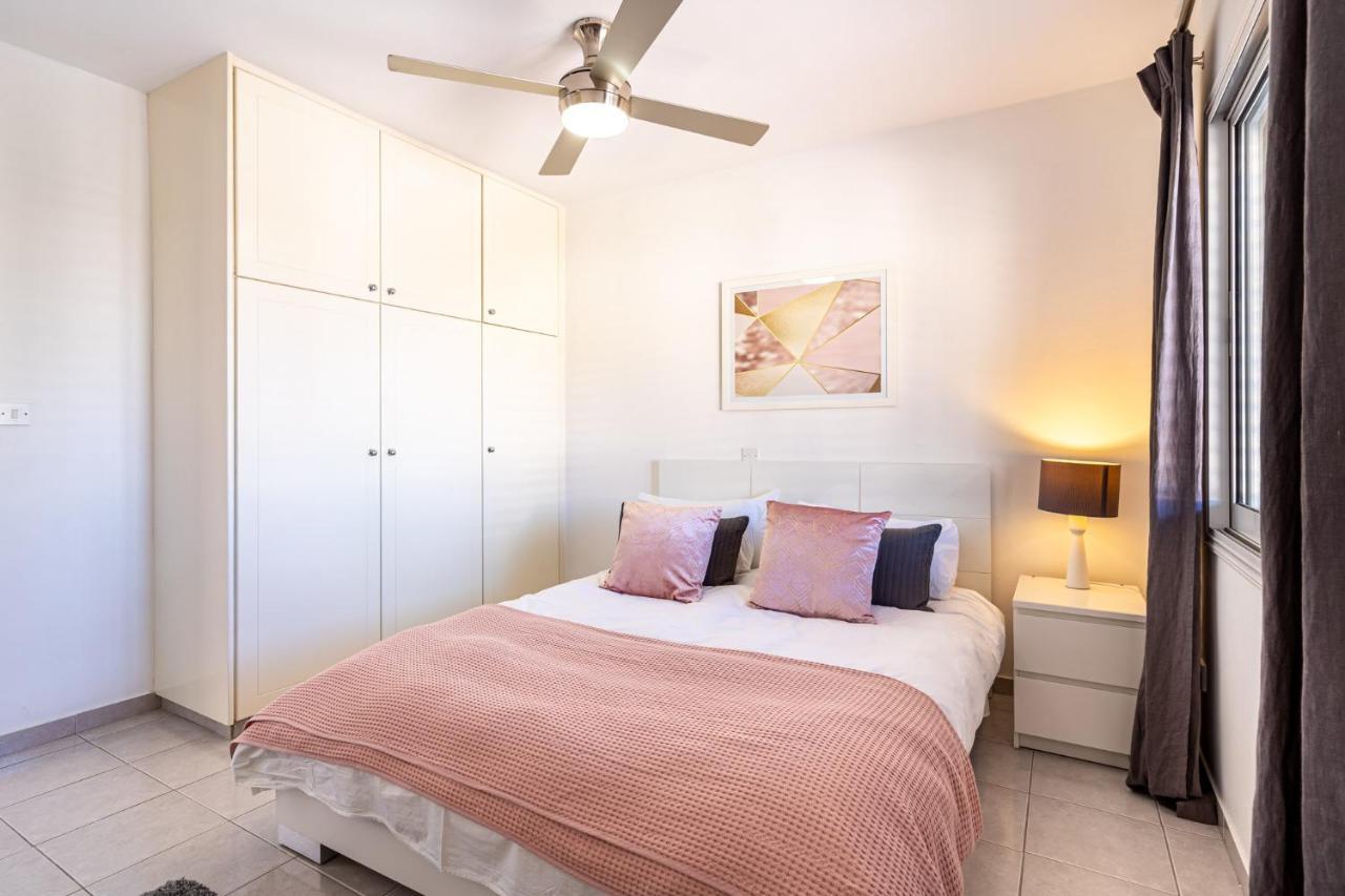 Summer Breeze Holiday Apartment With Pool Paphos Extérieur photo